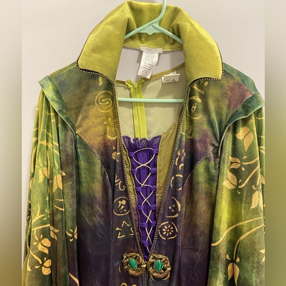 Winifred Sanderson Halloween Costume with Necklace - Picture 6 of 7